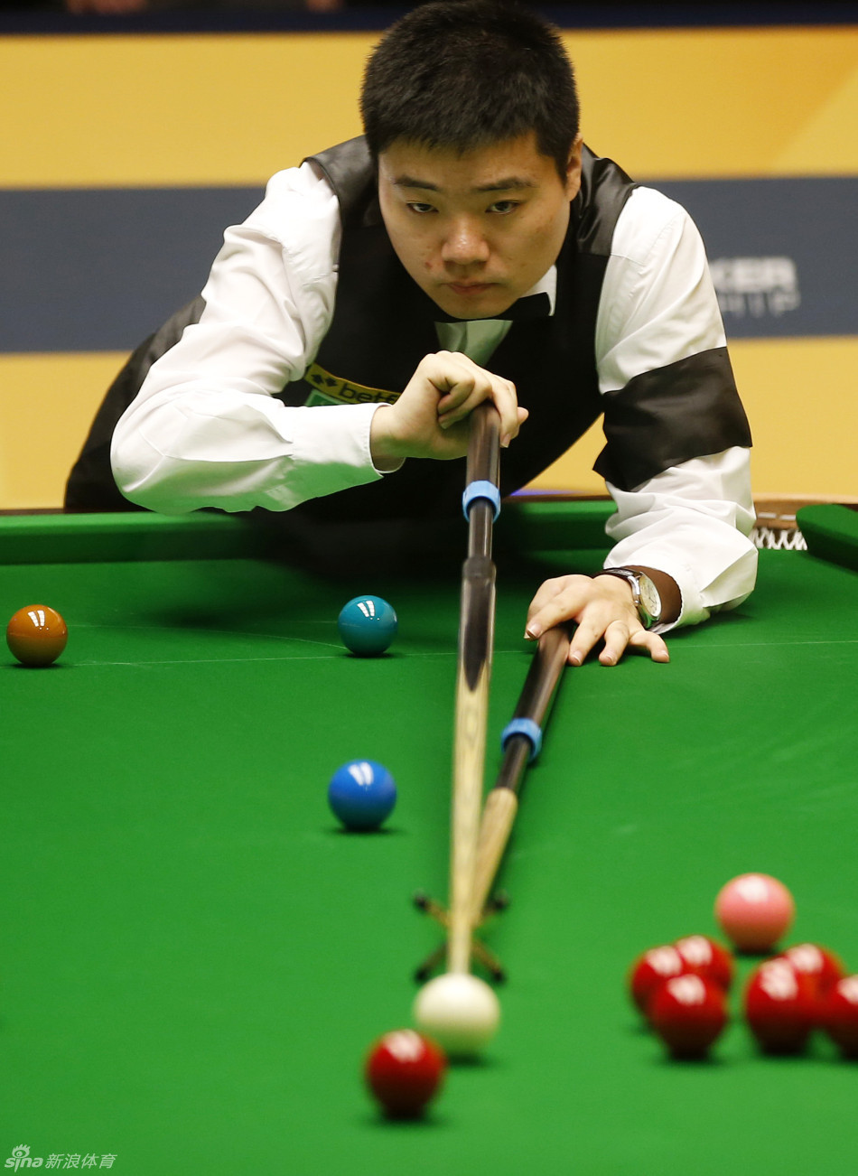 轻球员的引 轻球员的引