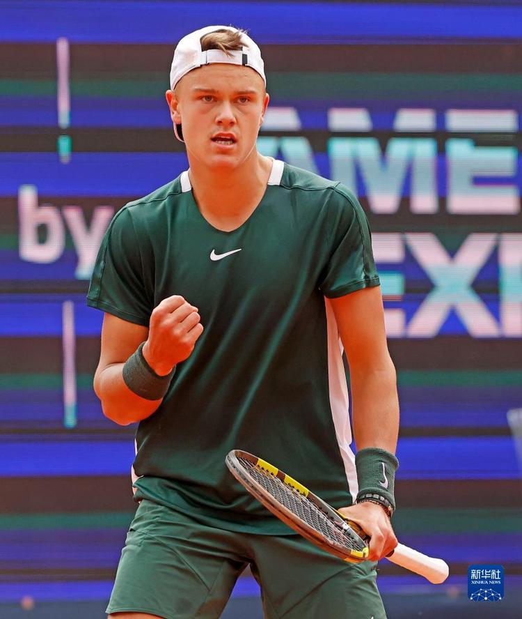 奏迈过英超 奏迈过英超