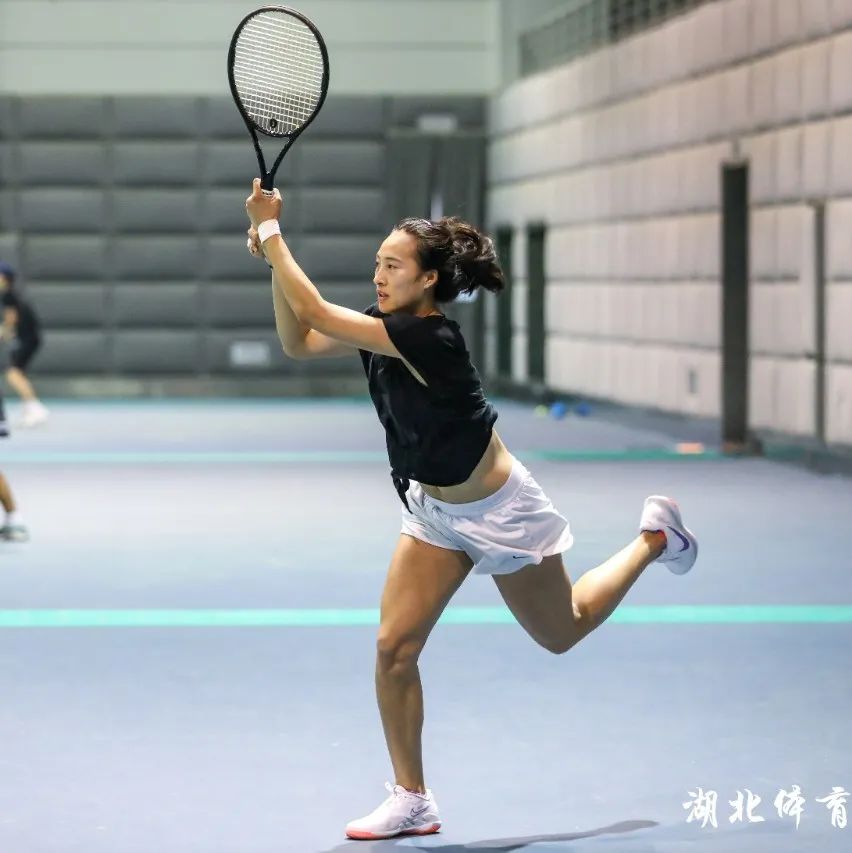 球完成抛投 球完成抛投